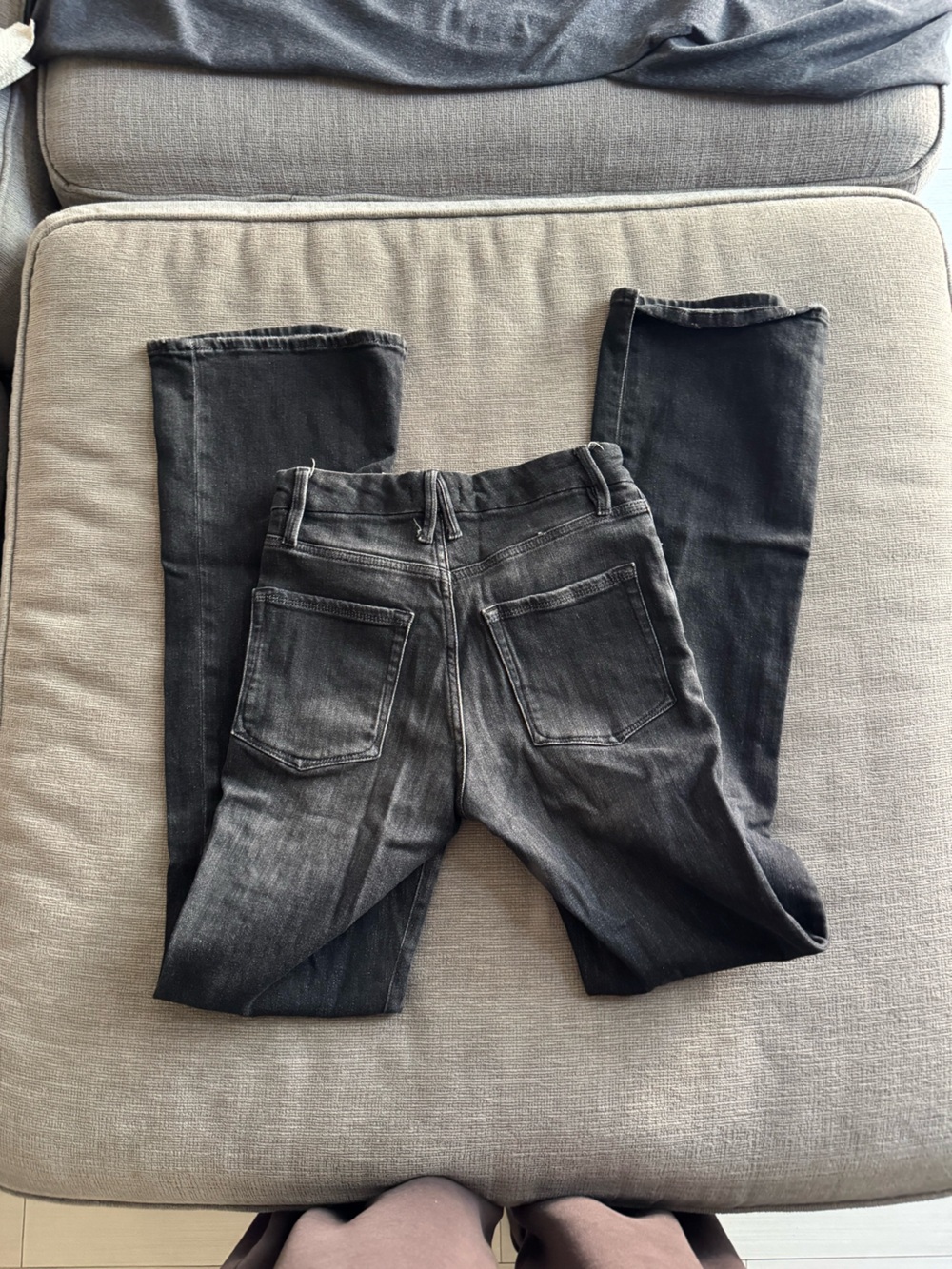 Good American Charcoal Flare Denim Jeans - Picture 5 of 5